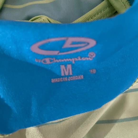 4 pcs Of Women's Work Out Tops Size M - Picture 10 of 13